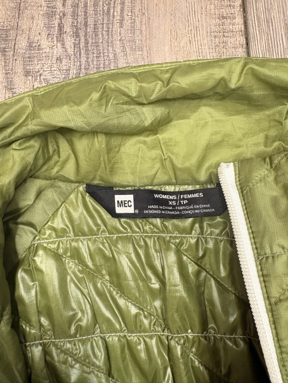 MEC Olive Green Quilted Up-Link Vest with White Zippers - Picture 3 of 4
